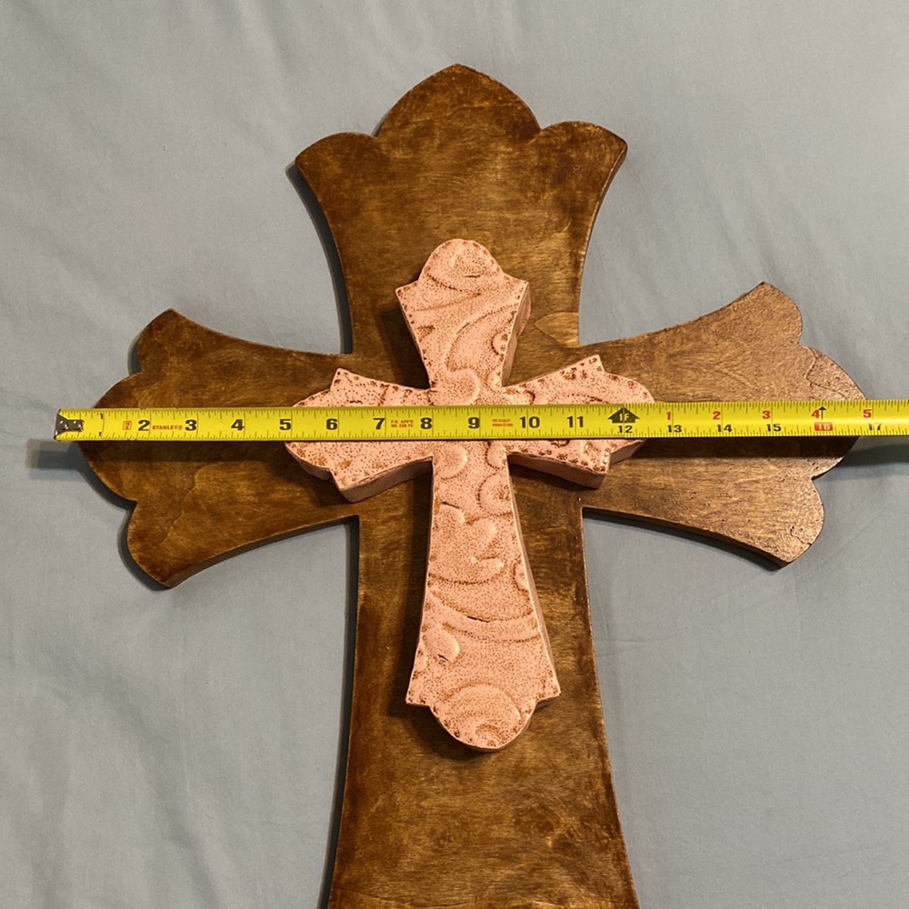 Wood and pink cross - Picture 6 of 9